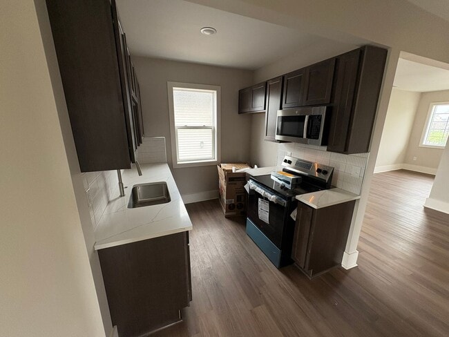 7436 Oakland Ave Unit Upper