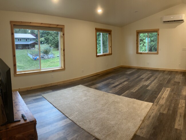 Photo - 3764 Biz Point Rd