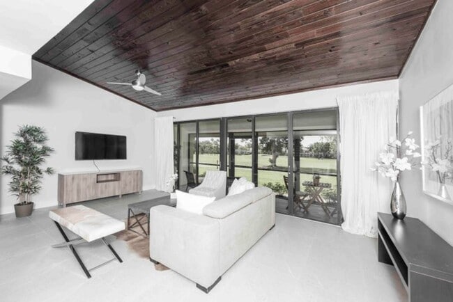 Photo - 293 Old Meadow Way