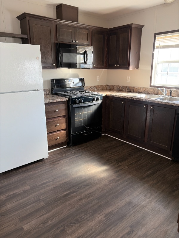 Photo - 214 Lakeshore Cir