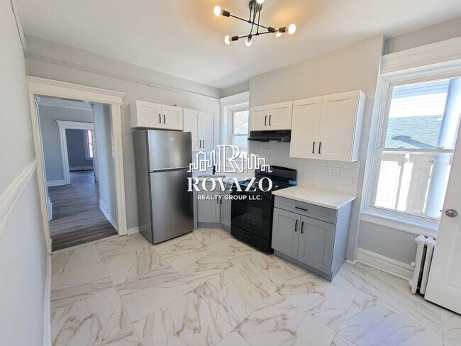 Building Photo - 16 Duryea St Unit 1