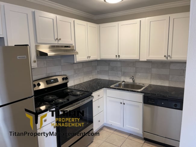 Photo - 1bed Renovated Downtown Duplex