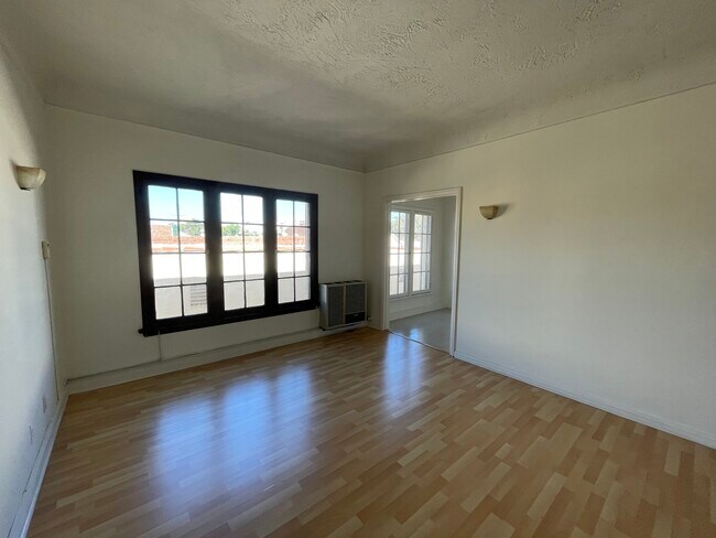 Photo - 449 S Cloverdale Ave