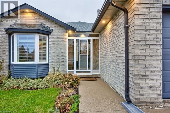 Photo - 180 Highland Rd W