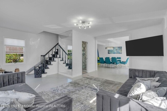 373 W Park Ave