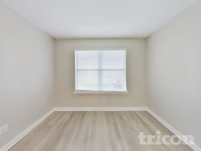 Photo - 815 Marigold Rd