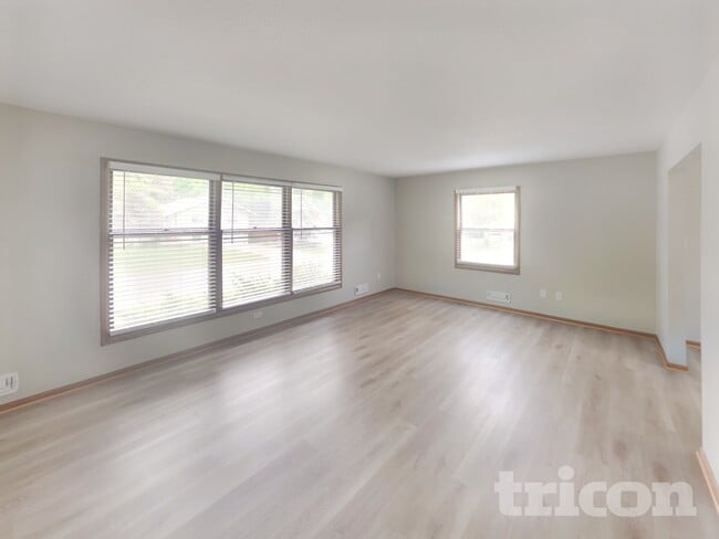 Photo - 3301 Skyview Dr