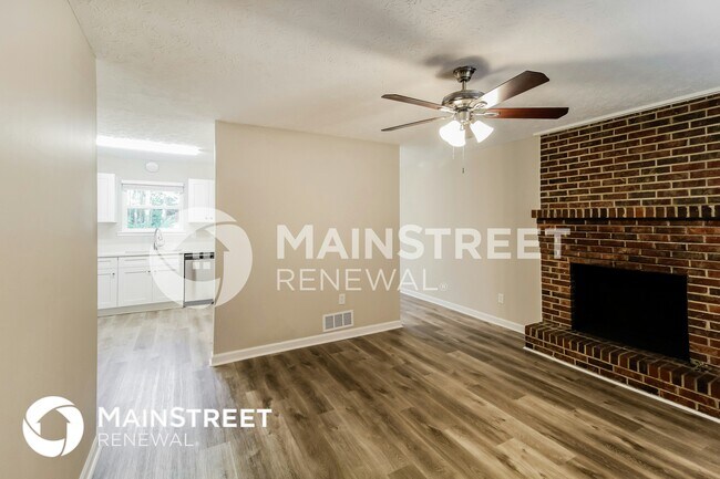 Photo - 635 Lakeridge Cir SE