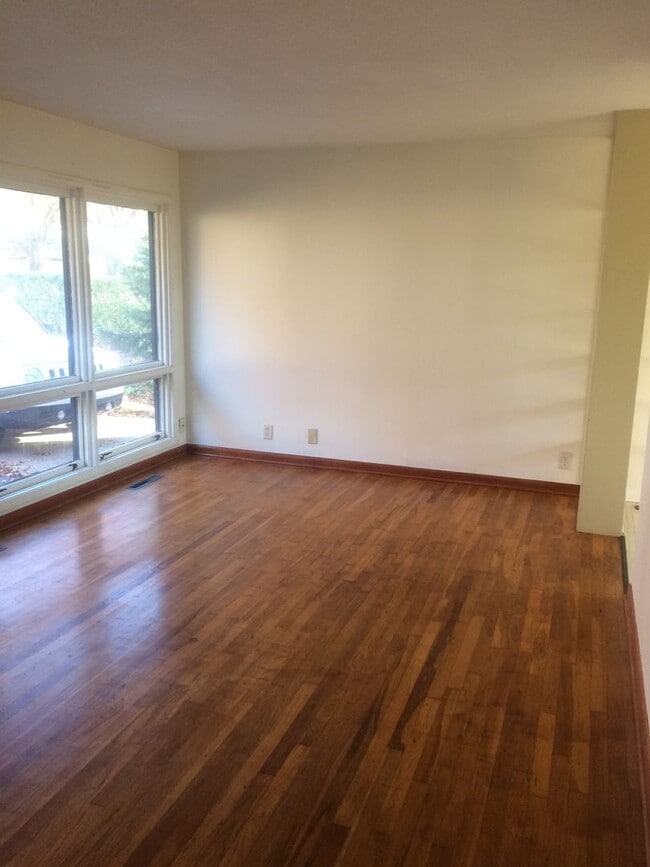 Photo - 2003 Stratford Rd