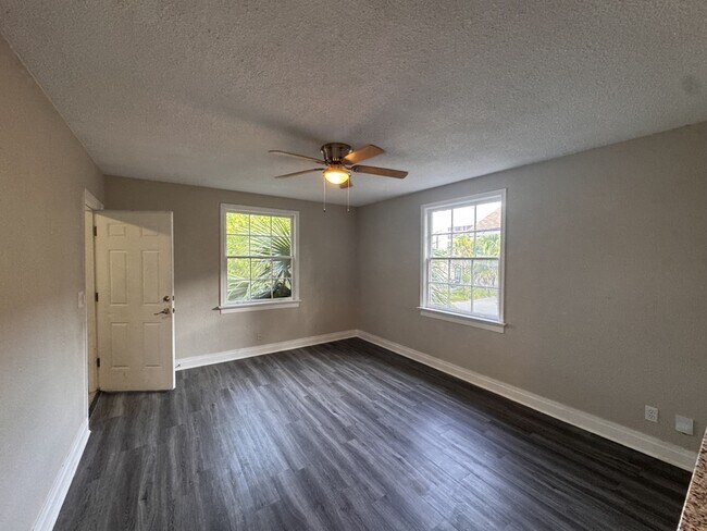 Photo - 1715 Perry St