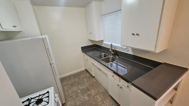 Photo - 638 N W Knoll Dr Apartment Unit 3