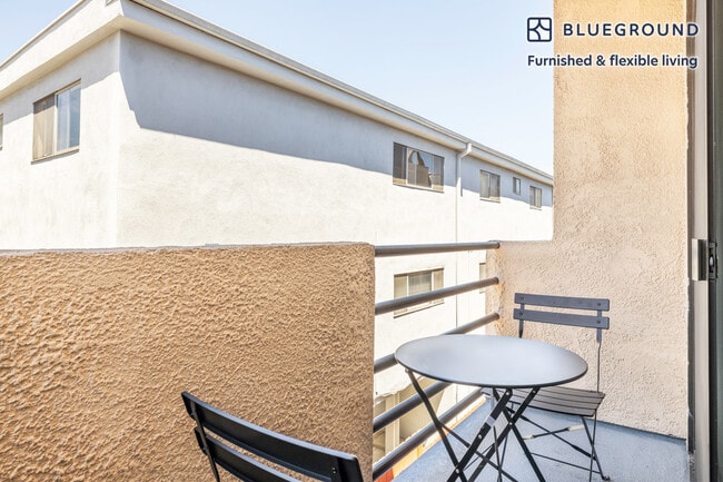 Photo - 711 N Sweetzer Ave Unidad FL2-ID430