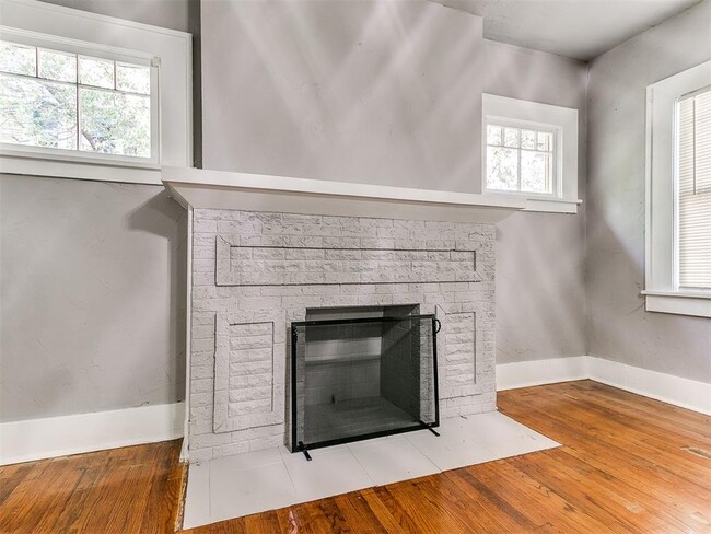 Photo - 2301 N Shartel Ave