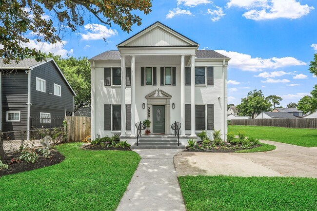 3809 Southmore Blvd