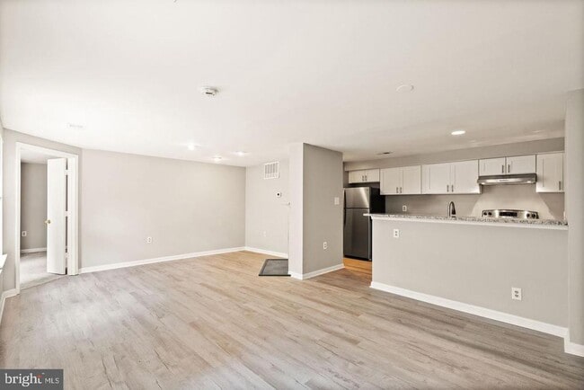 Building Photo - 4401 Pembrook Village Dr Unit 102 Rental