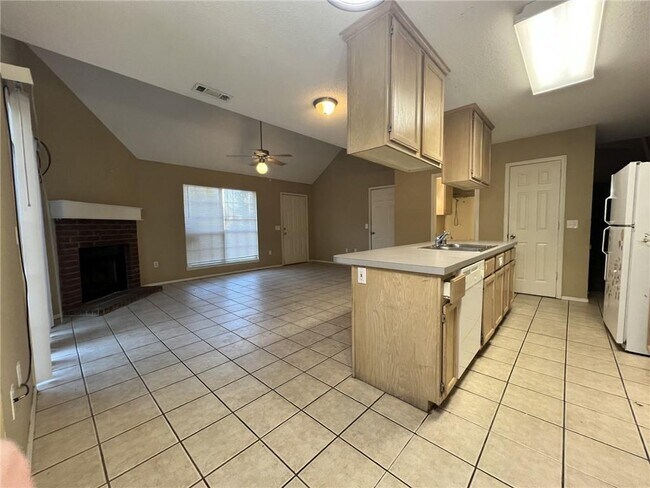 Photo - 1629 N Saddlehorn Ave