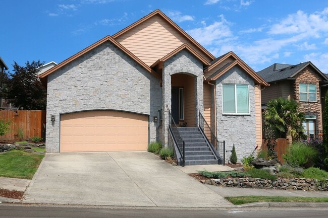 Building Photo - Stunning 3BD Washougal Home with Mt Hood View! High End Finishes & Minutes from Downtown Camas!