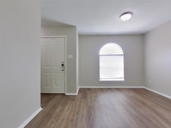 Photo - 2706 King James Ct