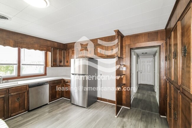 Photo - 2224 Harding Rd