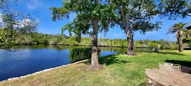 Building Photo - 4211 Hampton Dr