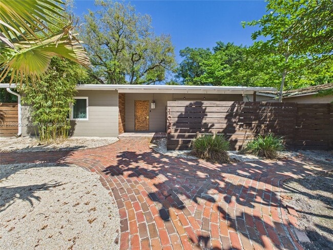 Building Photo - 1632 SW 28th Ave