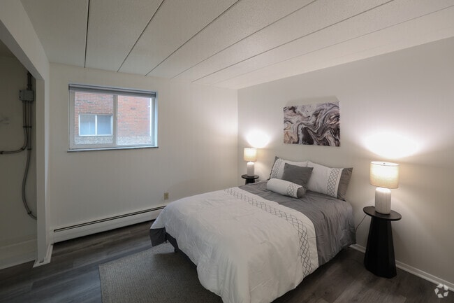 1BR, 1BA - 700SF - Bedroom - Hamilton House - One Month Free