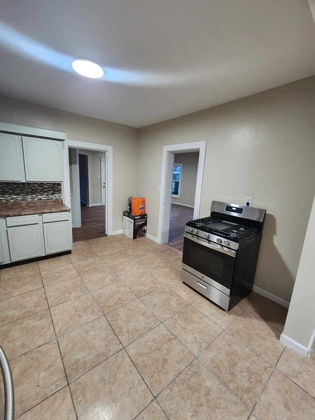 Photo - 720 Raspberry St