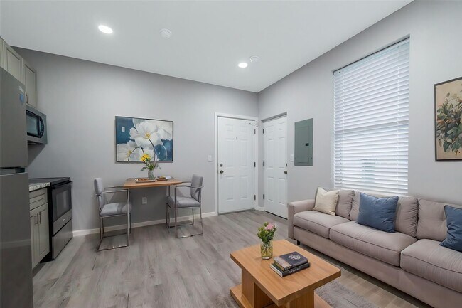 Photo - 805 Avenue K Unit D