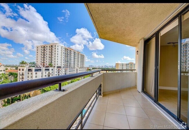 Building Photo - 911 E Ponce de Leon Blvd Unit 403 Rental