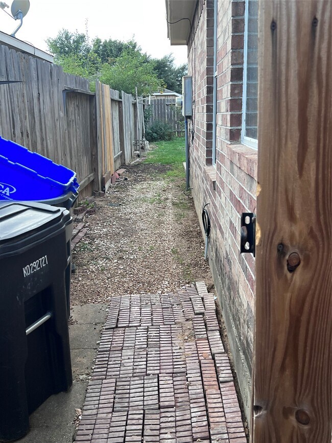 Photo - 5911 Llano Creek Dr