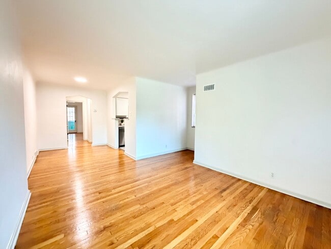 Photo - 6339-6339 Sutherland Ave Unit 6337-1F