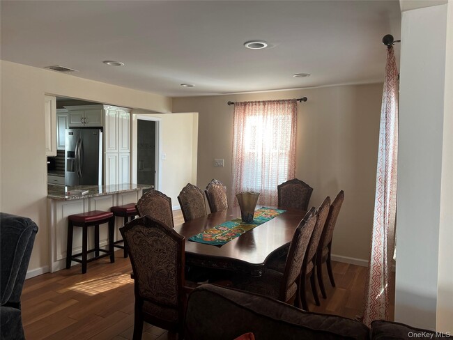Photo - 615 W Walnut St