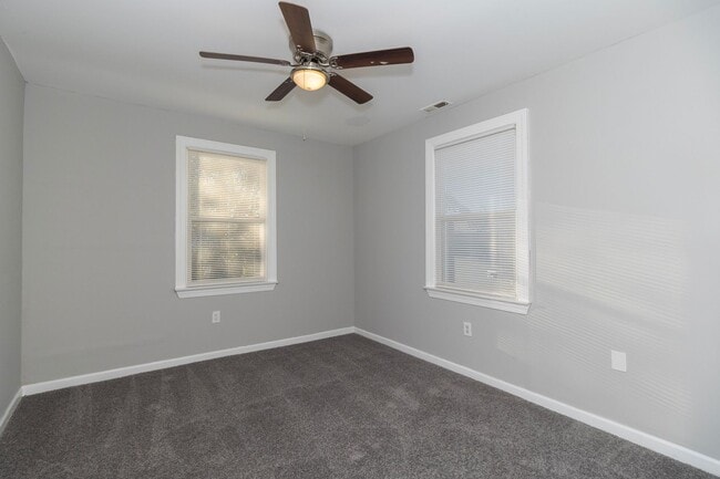 Photo - Beautiful 4 Bedroom 2 Bathroom Home in Kansas City!