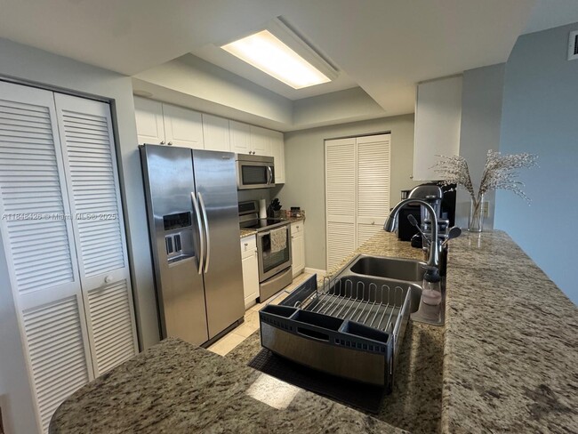 Building Photo - 19501 W Country Club Dr Unit 907 Rental