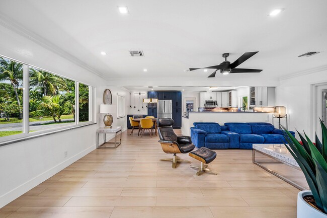 Photo - 2866 SW 8th St