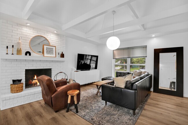 Photo - 1520 E 49th St