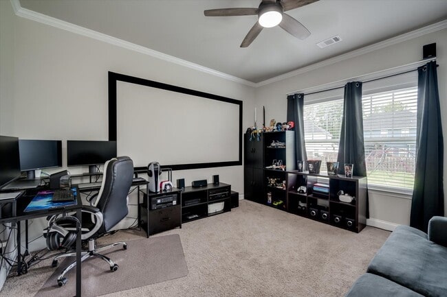 Photo - 707 Navan Ln