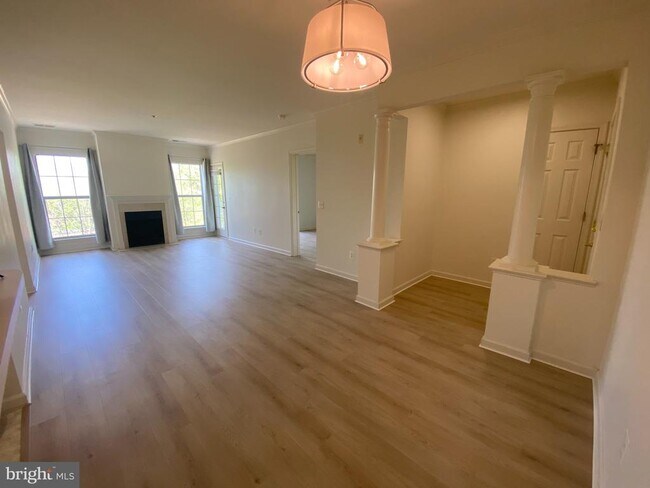 Photo - 7000 Falls Reach Dr Unidad 309