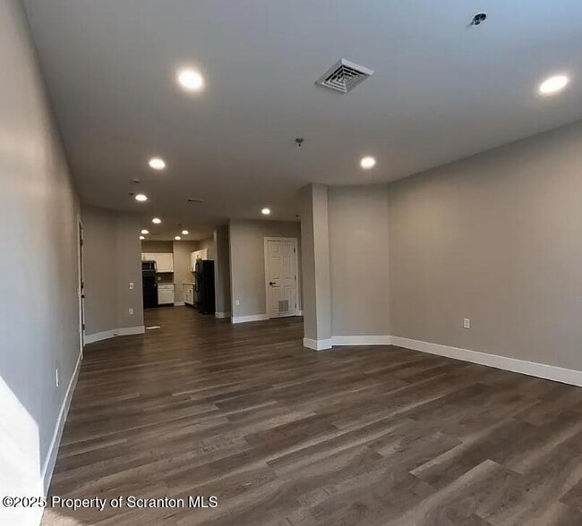 Building Photo - 205 N Washington Ave Rental