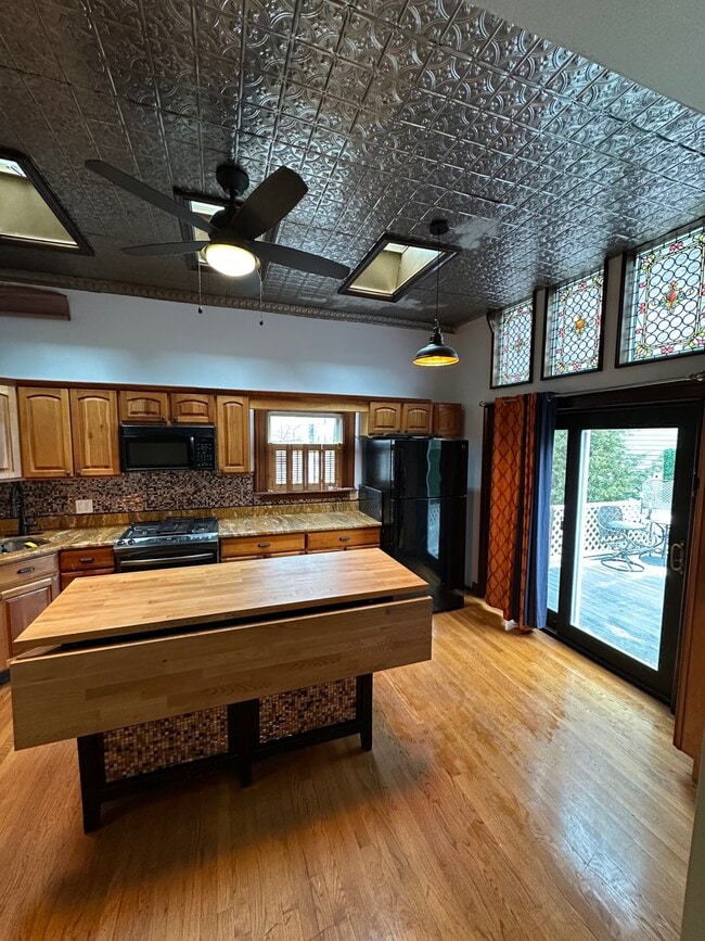 Building Photo - 18 Spring Garden St Unit 1