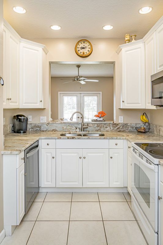 Photo - 1651 Hawthorne Pl