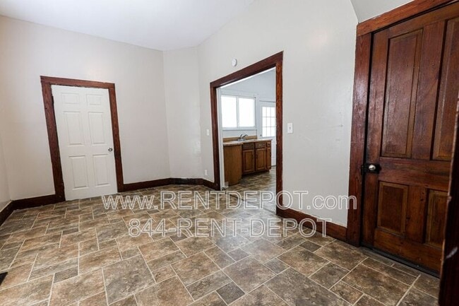 Photo - 1102 Harriet St
