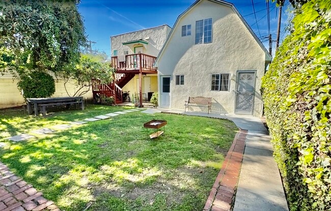 Building Photo - 459 N Alfred St