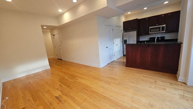 Building Photo - 3337 N Halsted St Unit 2