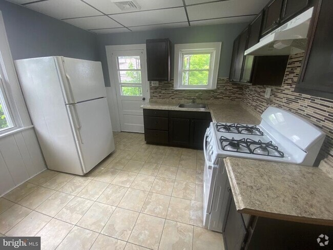 Building Photo - 125 Lawrence St Unit 2 Rental