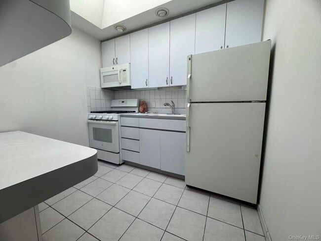 Photo - 47-19 213th St