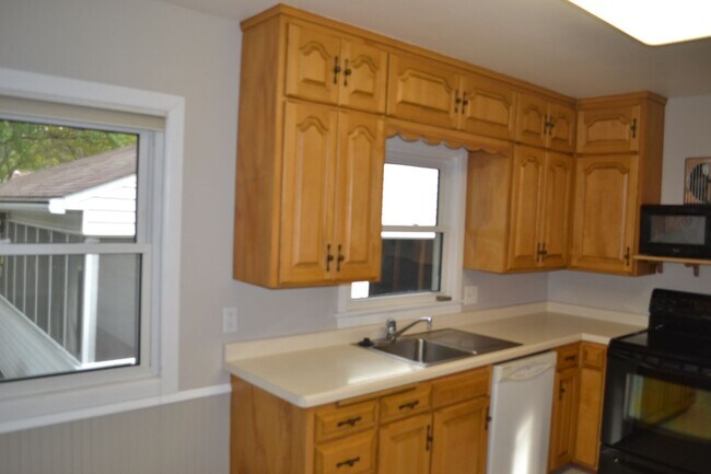 Photo - 3BR Home on Large Corner Lot – NW Rochester