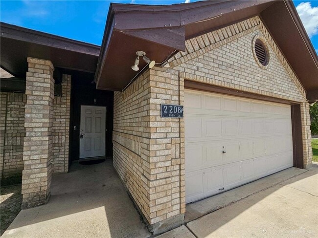 2208 Robin Ave W