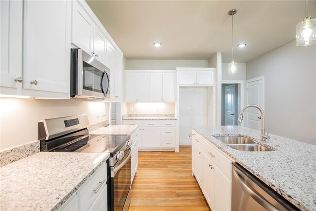 Photo - 903 Seaborn Way