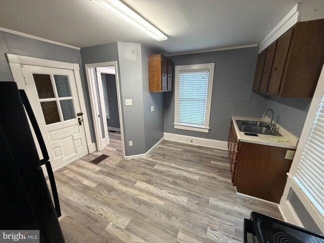 Photo - 731 Osborne Way